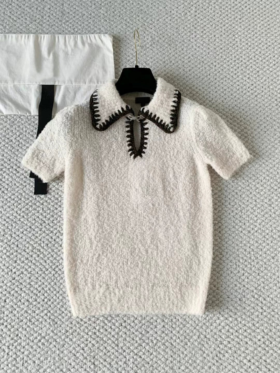 2025 autumn and winter foreign style fashionable skiing bow girlish knitted short-sleeved cardigan + high waist skirt women's suit