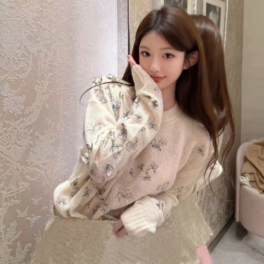 2025 autumn and winter temperament elegant heavy industry fashion foreign three-dimensional embroidery butterfly light and thin round neck knitted long-sleeved top