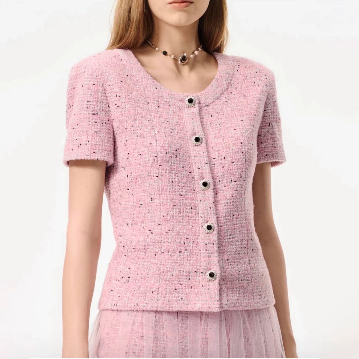 Suit: Pink tweed short-sleeved jacket, women's shorts, skirt, mid-length new socialite temperament top