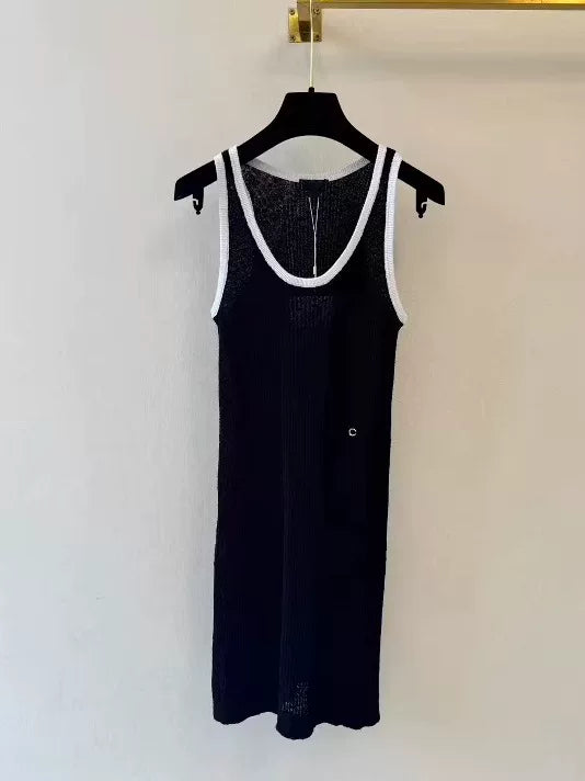 Spring and summer 26ss June, Nanyou haute couture 26 spring and summer new white edge contrasting color slim knitted vest dress resort style simple hip skirt