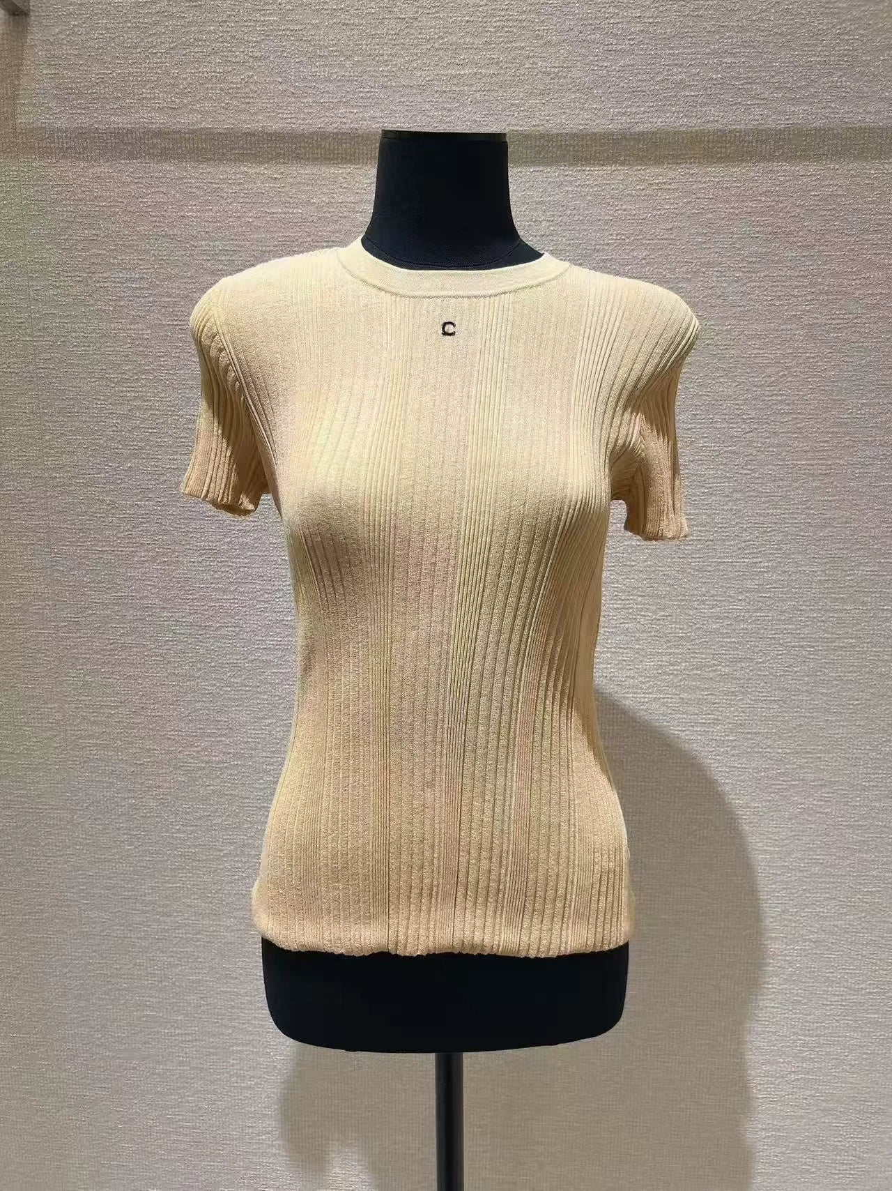 Spring and summer 26ss June, Nanyou haute couture 26M summer new vertical pit strip crew neck high elastic top short sleeve versatile slim knitted sweater women