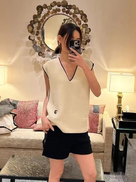 Spring and summer 26ss In June, Nanyou haute couture 26P spring and summer new hemming contrasting color V-neck vest letter embroidery can be stacked and worn versatile knitted sweater women