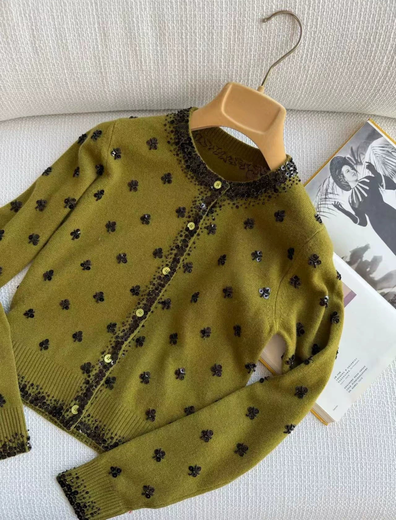 2026 early spring college wind heavy industry retro handmade three-dimensional bead thousand gold round neck cashmere knitted cardigan jacket women