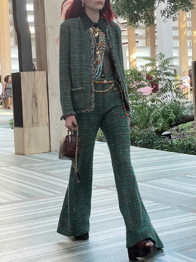 New suit jacket trousers slightly pulled green plaid wool tweed weaving high-end texture celebrity