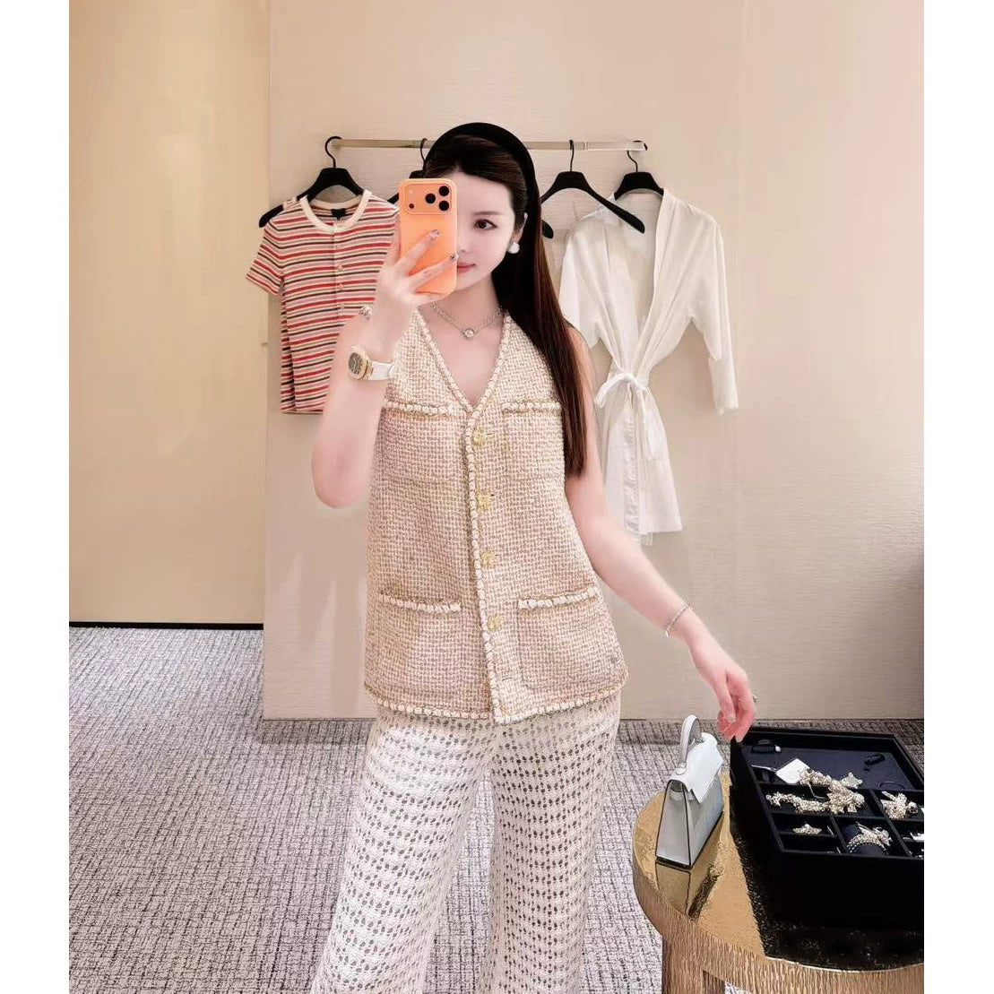 2026 early spring French contrasting color high-end design v-neck foreign style four pockets single-breasted tweed vest women