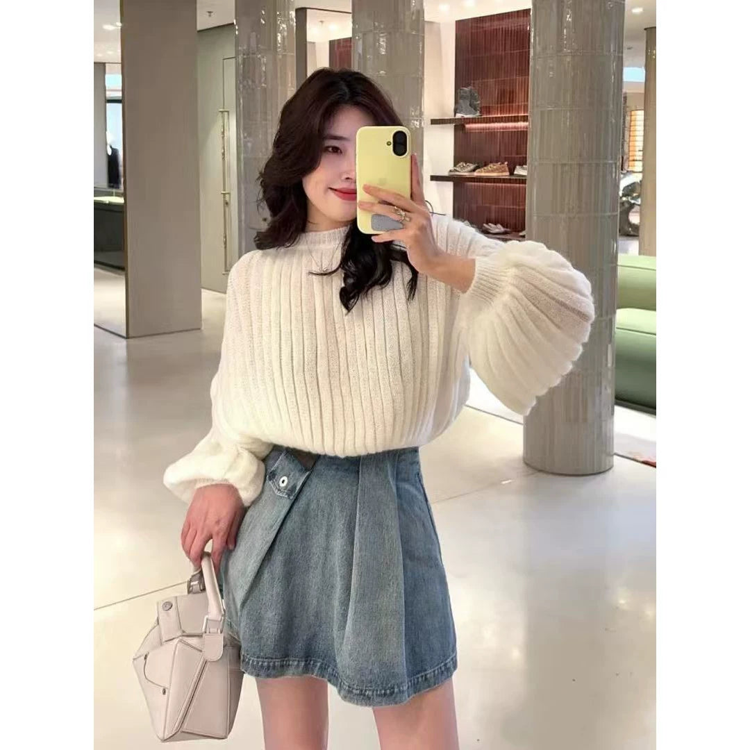 2025 autumn and winter design high-end classic temperament lantern sleeves lazy wind round neck white knitted pullover long sleeves women