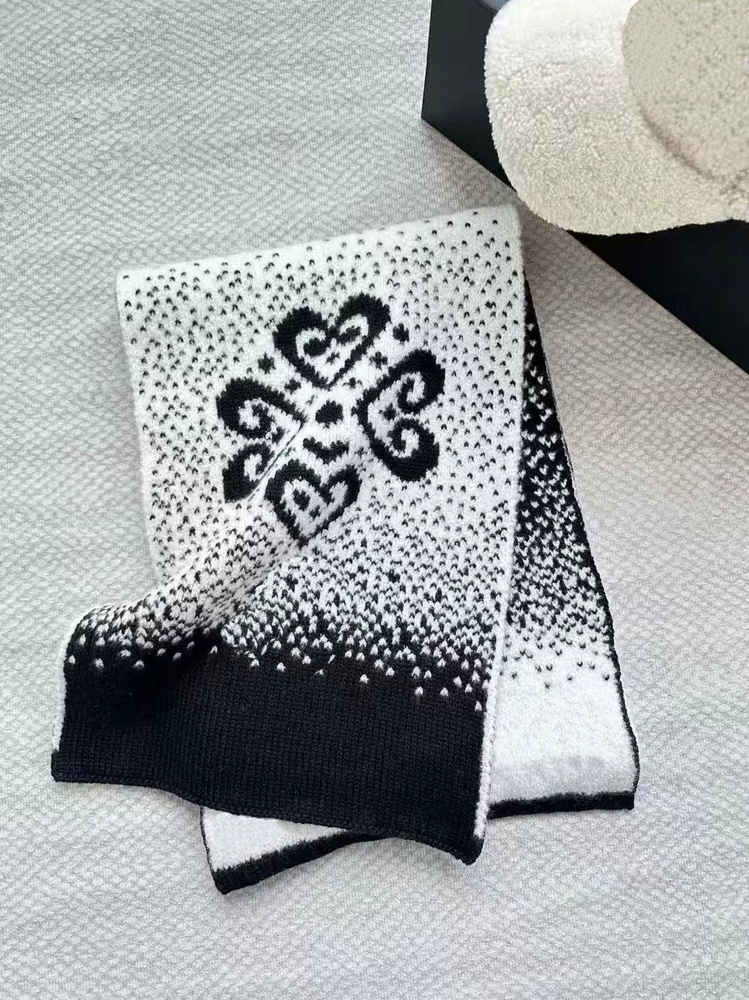 2025 autumn and winter models contrasting colors heavy industry embroidery snowflake pattern fashionable cashmere cold hat + scarf shawl scarf women