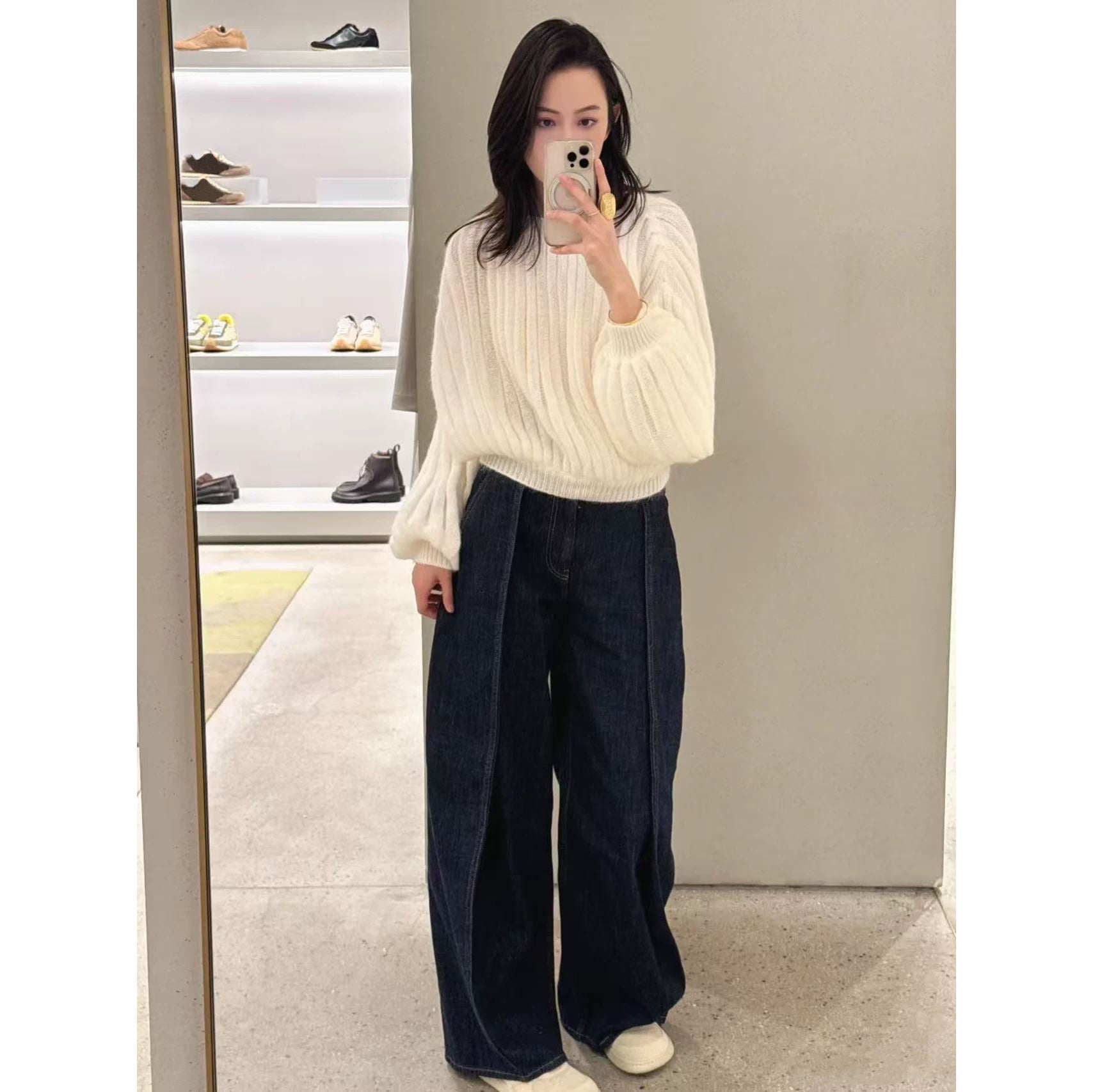 2025 autumn and winter design high-end classic temperament lantern sleeves lazy wind round neck white knitted pullover long sleeves women