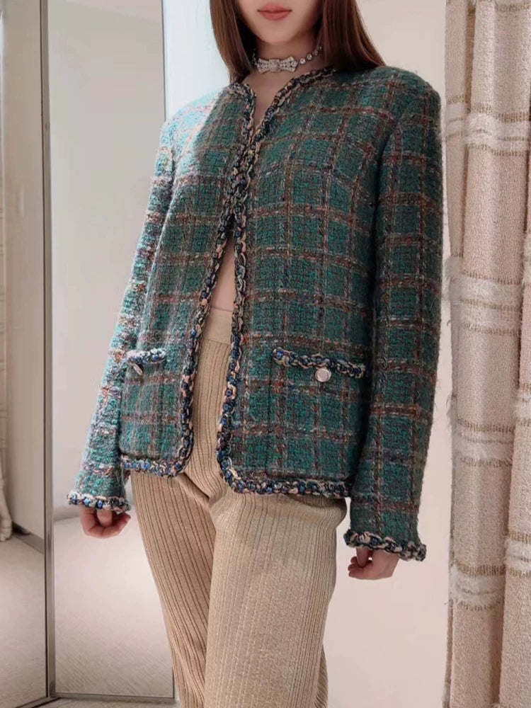 New suit jacket trousers slightly pulled green plaid wool tweed weaving high-end texture celebrity
